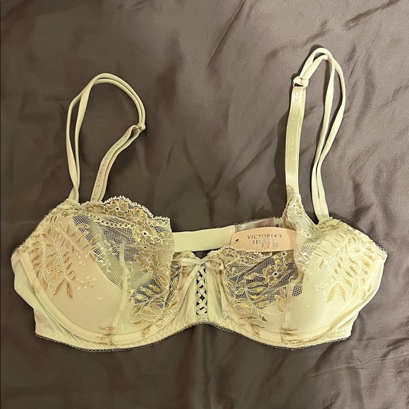 Victoria's Secret Cream and Blue Lace Bras - Picture 2 of 6